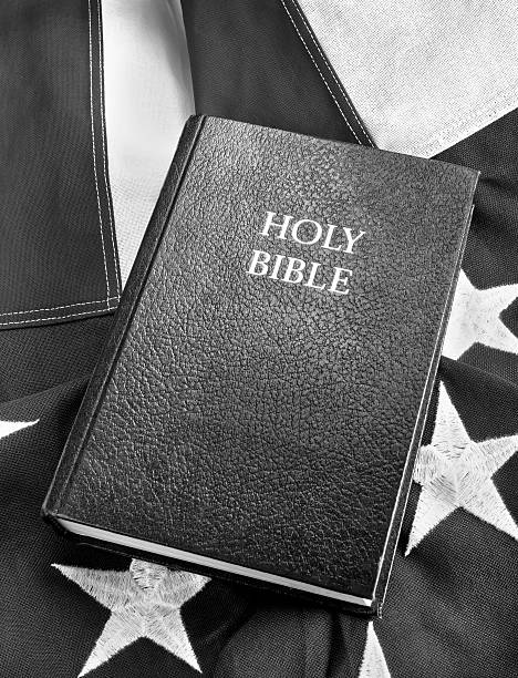 american bíblia. - bible american flag flag old fashioned imagens e fotografias de stock