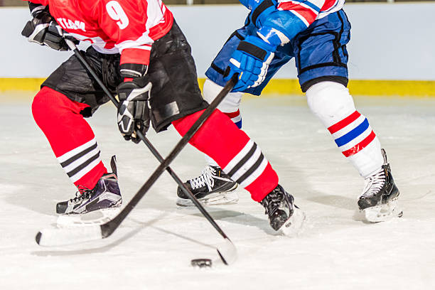istock Men playing ice hockey 519682474