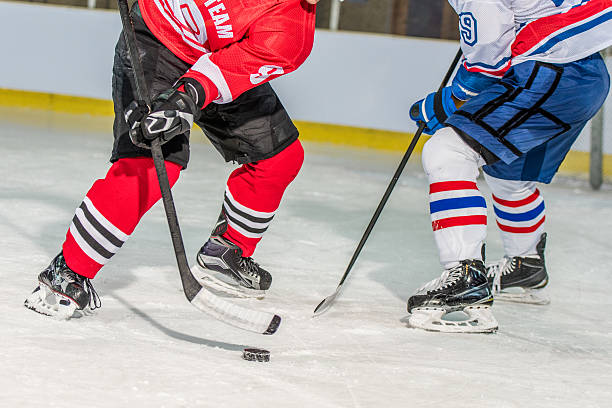 istock Men playing ice hockey 519682768