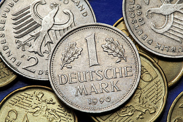 münzen von deutschland - ehemalige deutsche währung stock-fotos und bilder