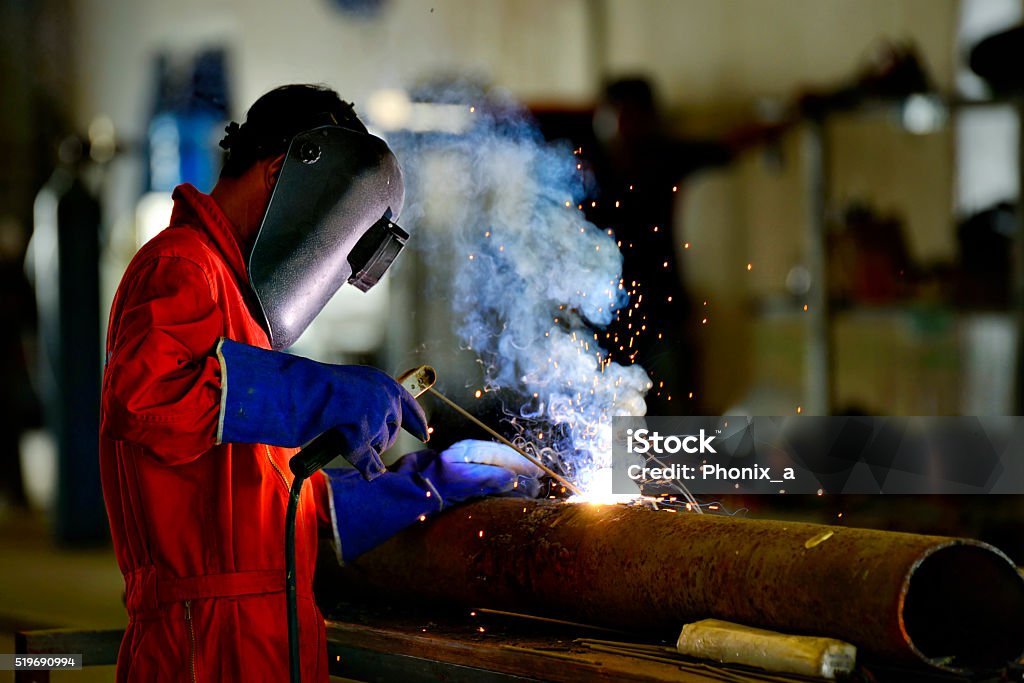 Soldador de taller de ingeniería - Foto de stock de Soldador libre de derechos