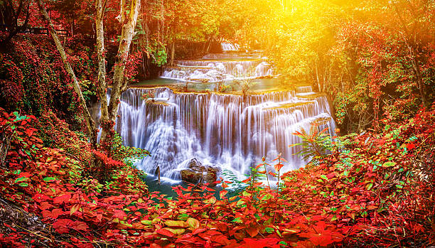 хуай mae kamin водопад в таиланд водопад — это красивый, как - scenics waterfall autumn rock стоковые фото и изображения
