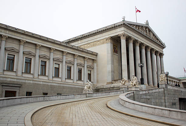 o parlamento austríaco edifício em viena, áustria - austrian parliament imagens e fotografias de stock