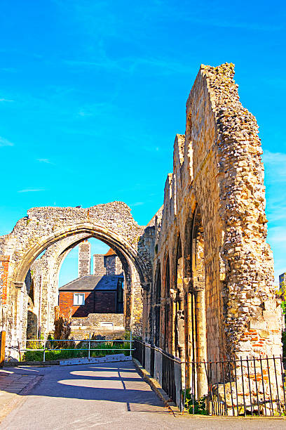 canterbury ruin obok katedry w canterbury - ancient past anglican building exterior zdjęcia i obrazy z banku zdjęć