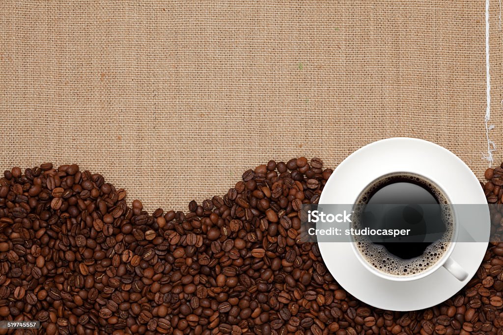 カップのコーヒー豆 - カップのロイヤリティフリーストックフォト