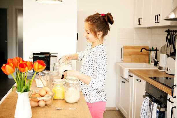 istock Let's surprise mummy with some cake 519751190