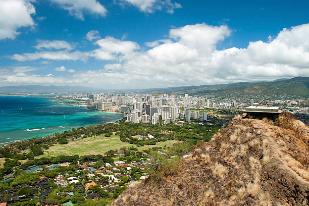 вид с воздуха на пляж вайкики, в гонолулу и diamond head - built structure building exterior architecture waikiki стоковые фото и изображения