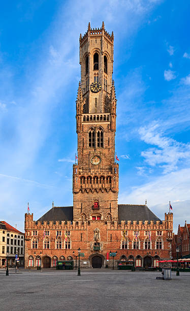 belfry tower in brügge, belgien - glockenturm stock-fotos und bilder