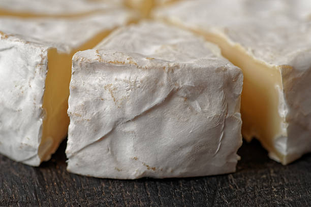istock Head of brie cheese cut in pieces 519784290