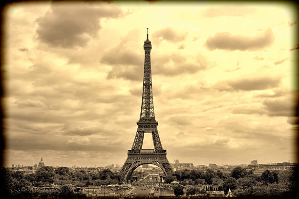 istock Tour Eiffel in Paris. Old retro style. 519788450