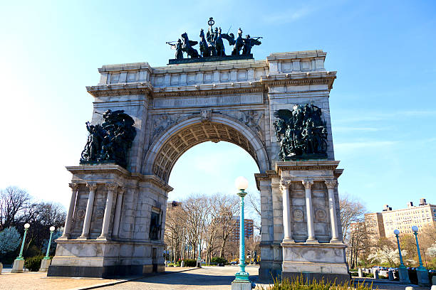 plaza da rua 59 - soldiers and sailors memorial arch imagens e fotografias de stock