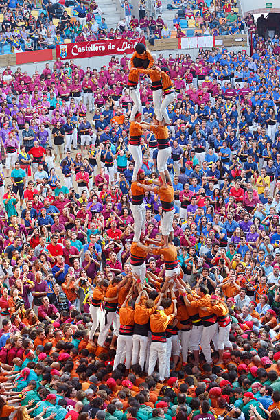 tarragona, espanha - 4 de outubro de 2014 - castellers - fotografias e filmes do acervo