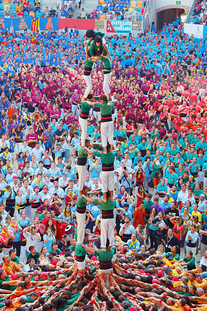 tarragona, españa - 4 de octubre de 2014 - castellers fotografías e imágenes de stock