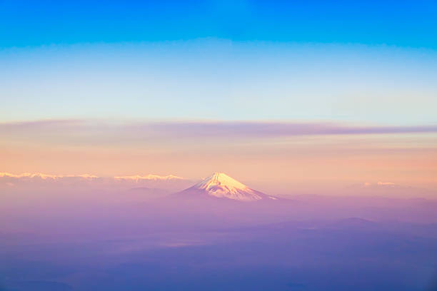 山藤全景静岡県富士市、日本。 - volcano mt fuji autumn lake ストックフォトと画像