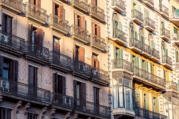 common old grungy facade found in barcelona