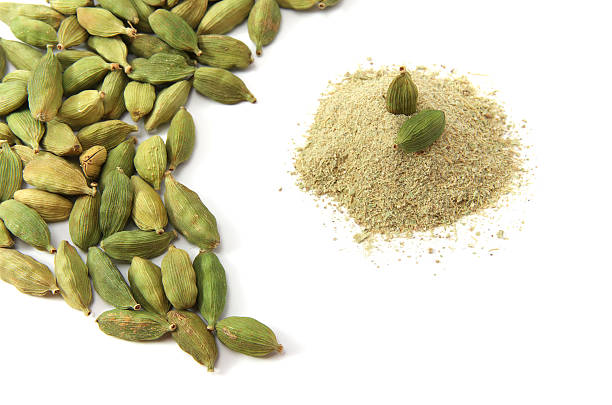 cardamomo isolato - cardamom spice indian culture isolated foto e immagini stock