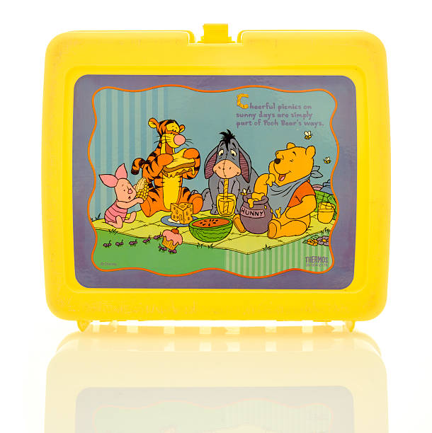 winnie el pooh fiambrera - winnie the pooh fotografías e imágenes de stock