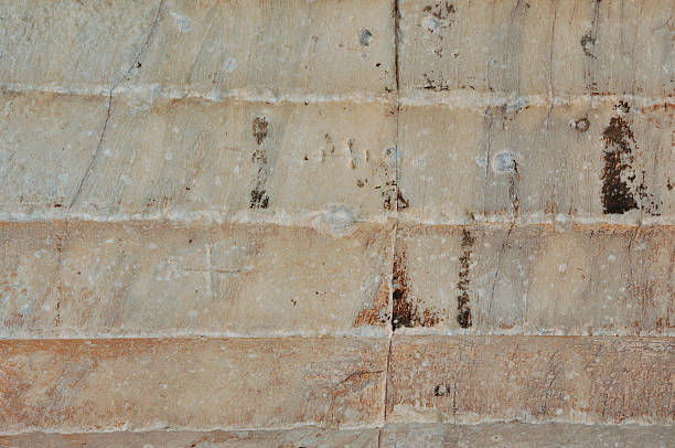 고대 그리스 컬럼 배경기술 - old cross shape stone weathered 뉴스 사진 이미지