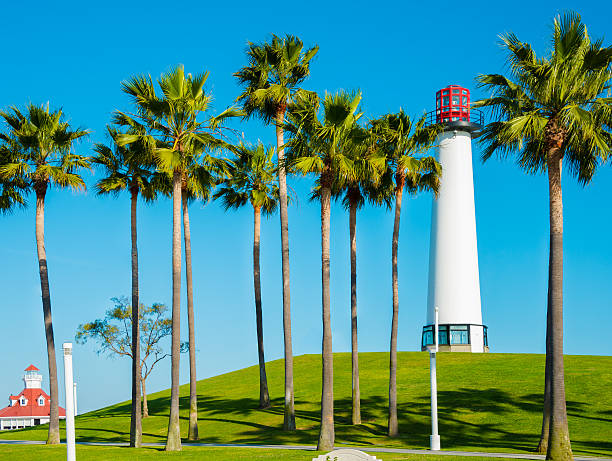 long beach, california lighthouse i wybrzeża aquatic park - long beach california lighthouse los angeles county zdjęcia i obrazy z banku zdjęć