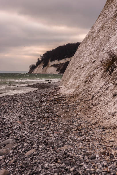 śnieżna plaży na morze północne - rugen island baltic sea germany white cliffs zdjęcia i obrazy z banku zdjęć