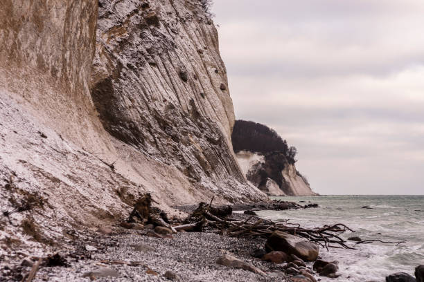 śnieżna plaży na morze północne - rugen island baltic sea germany white cliffs zdjęcia i obrazy z banku zdjęć