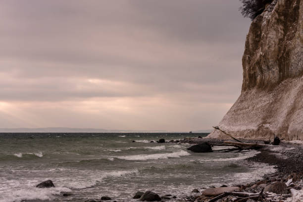 śnieżna plaży na morze północne - rugen island baltic sea germany white cliffs zdjęcia i obrazy z banku zdjęć