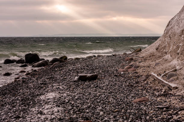 śnieżna plaży na morze północne - rugen island baltic sea germany white cliffs zdjęcia i obrazy z banku zdjęć