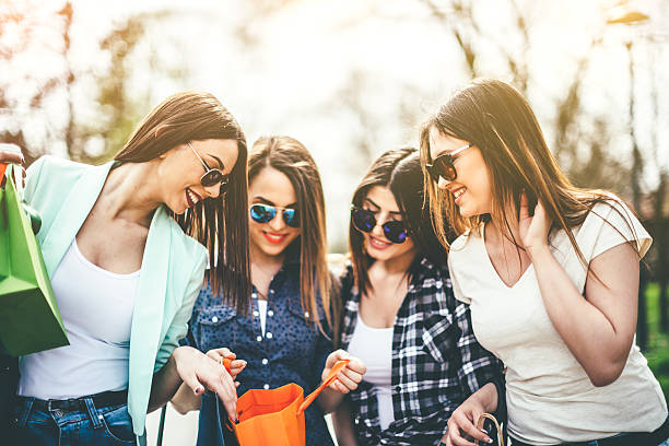 istock friends in shopping 519919924