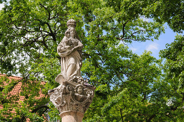 bratislava marian franciscana da coluna quadrados - immaculata imagens e fotografias de stock