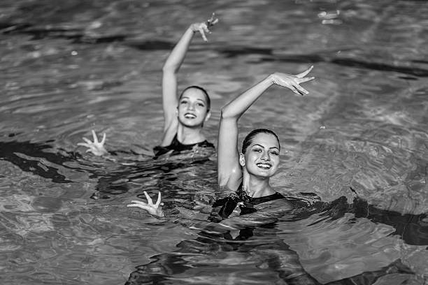 nuoto sincronizzato - synchronized swimming swimming sport symmetry foto e immagini stock