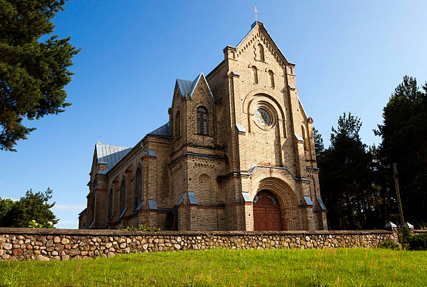 igreja católica, bielorrússia - churchgoing imagens e fotografias de stock