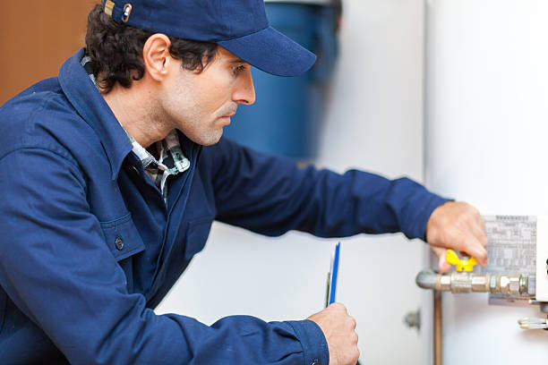 istock Plumber repairing an hot-water heater 519958018