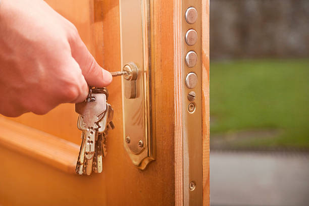 istock Keys closing the door, garden outside. 519961710