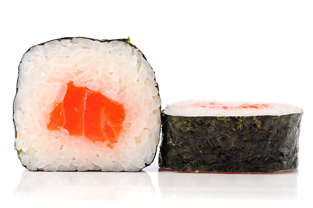 シンプルには、サーモンの春巻き、ライスや 海苔 絶縁 - caviar salmon red gourmet ストックフォトと画像