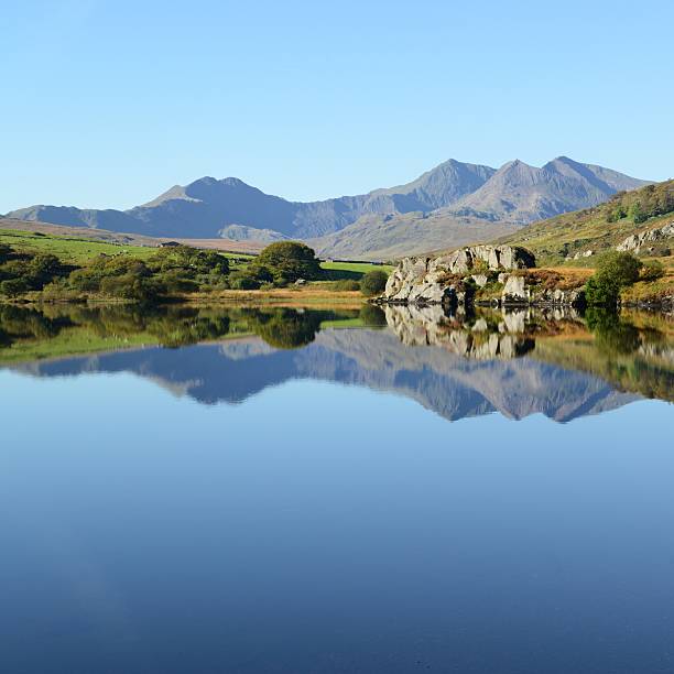 Snowdon Horseshoe mirrored The view across Llynau Mymbyr to Snowdon on a beautiful still Autumn day. snowdonia national park stock pictures, royalty-free photos & images