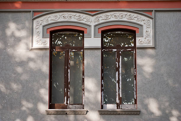 ventana de italiano - door townhouse closed outdoors fotografías e imágenes de stock