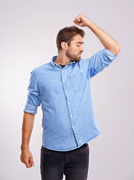 deodorant 필요한 - sweat armpit sweat stain shirt 뉴스 사진 이미지