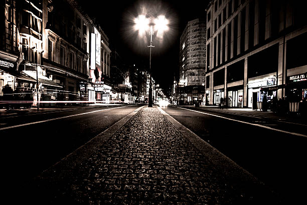 istock London Street Night 519996437