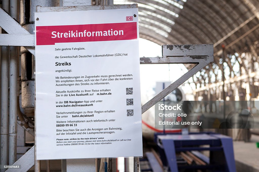 Streikinformation, la información de los conductores de huelga, tren - Foto de stock de Huelga de ferroviarios libre de derechos