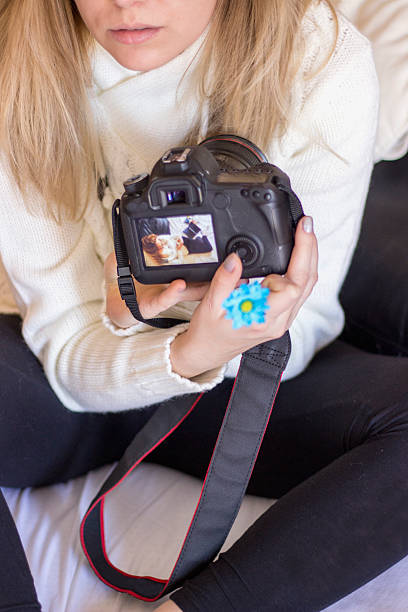 istock Wwoman taking photos with a DSLR camera. 520008278
