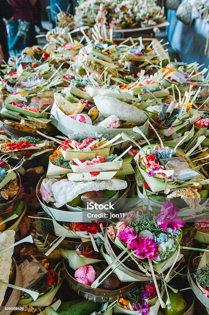 Canang Sari in Bali Canang sari, one of the daily offerings made by Balinese Hindus to thank the Sang Hyang Widhi Wasa in praise and prayer Asia Stock Photo