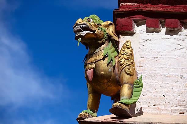 istock Roof with a dragon in Tibet 520021785