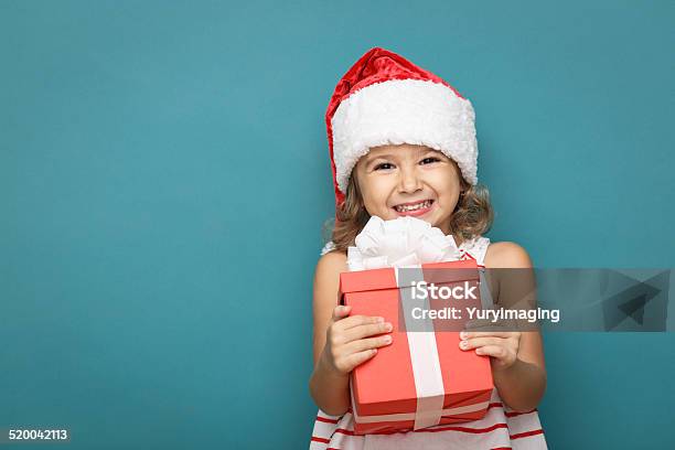 Ritratto Di Bambino - Fotografie stock e altre immagini di Bambino - Bambino, Regalo di Natale, Natale