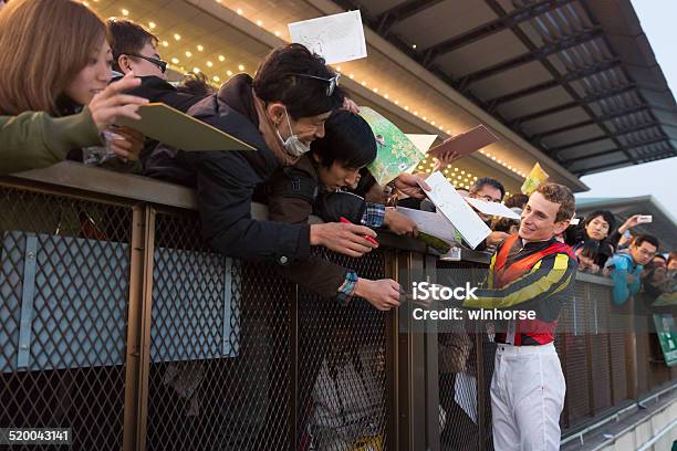 Jockey Ryan Moore En Japón Foto de stock y más banco de imágenes de Fotografía - Imágenes - Fotografía - Imágenes, Hipódromo de Tokio, Horizontal