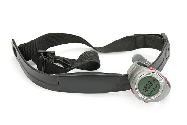 часы и ремешок на груди из монитора частоты пульса - pulse clock стоковые фото и изображения