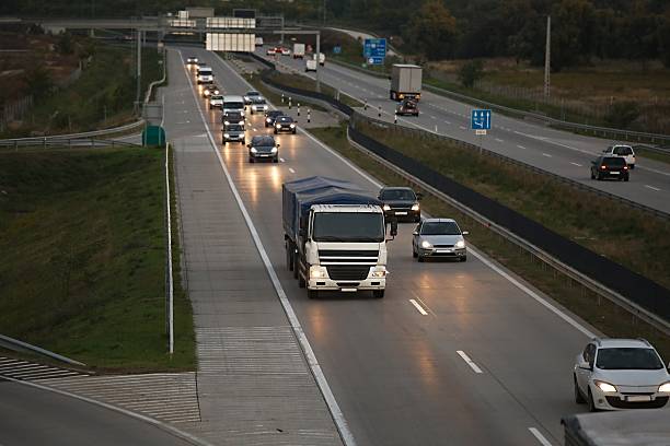 highway at dusk - two lane highway multiple lane highway construction frame transportation 뉴스 사진 이미지