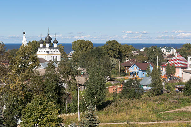 vista del belozersk vologda de la ciudad en la región, rusia - white lake fotografías e imágenes de stock