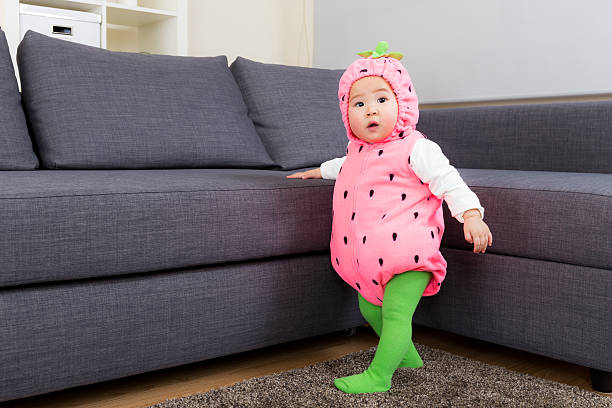 asien baby mit erdbeer-kostüm in halloween-party - korea child baby asian culture stock-fotos und bilder