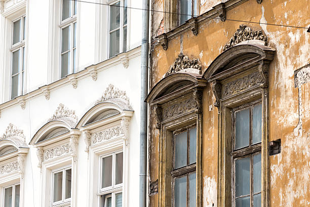 frente de un edificio en cracovia - east facade fotografías e imágenes de stock