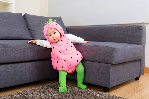 bambina con strawberry costume - korea child baby asian culture foto e immagini stock